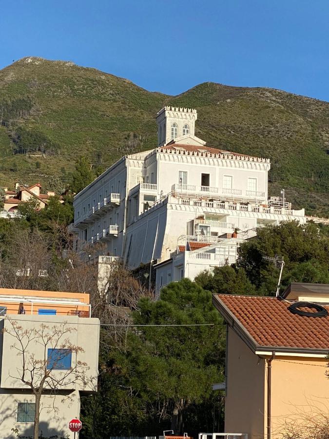Appartamento Nel Fabbricato Denominato Il Castello Praia a Mare Eksteriør billede